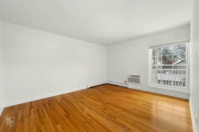 $239,900 | 81 6th Avenue, Unit 202, La Grange, IL 60525