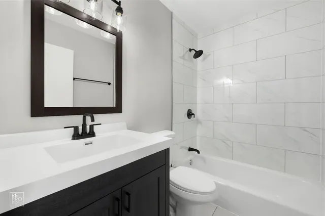 $239,900 | 81 6th Avenue, Unit 202, La Grange, IL 60525