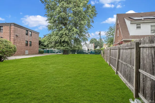 a view of a back yard of the house