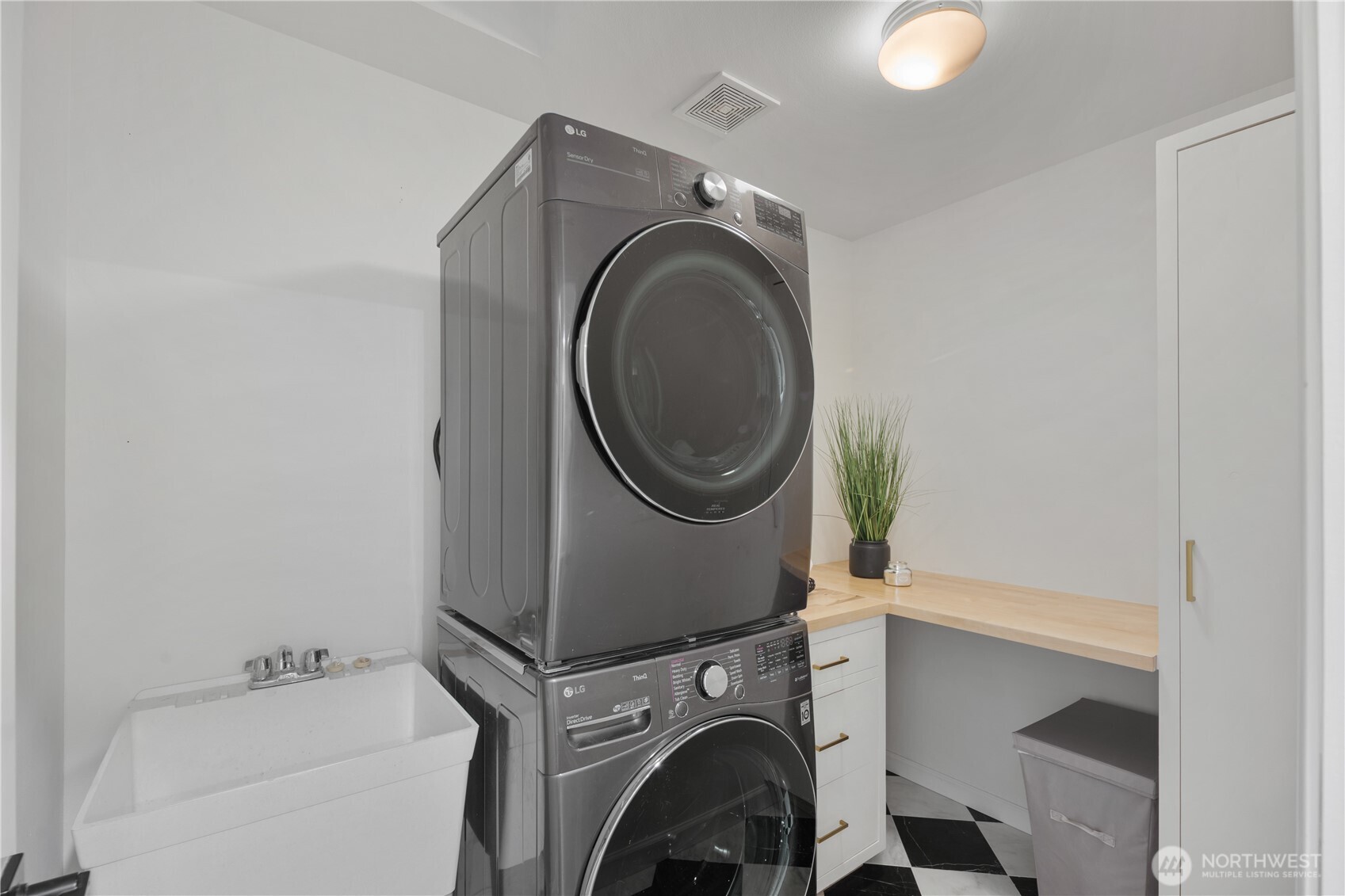 832 Harvest Road Bothell, WA 98012 - Photo 17 of 32 a utility room with dryer and washer
