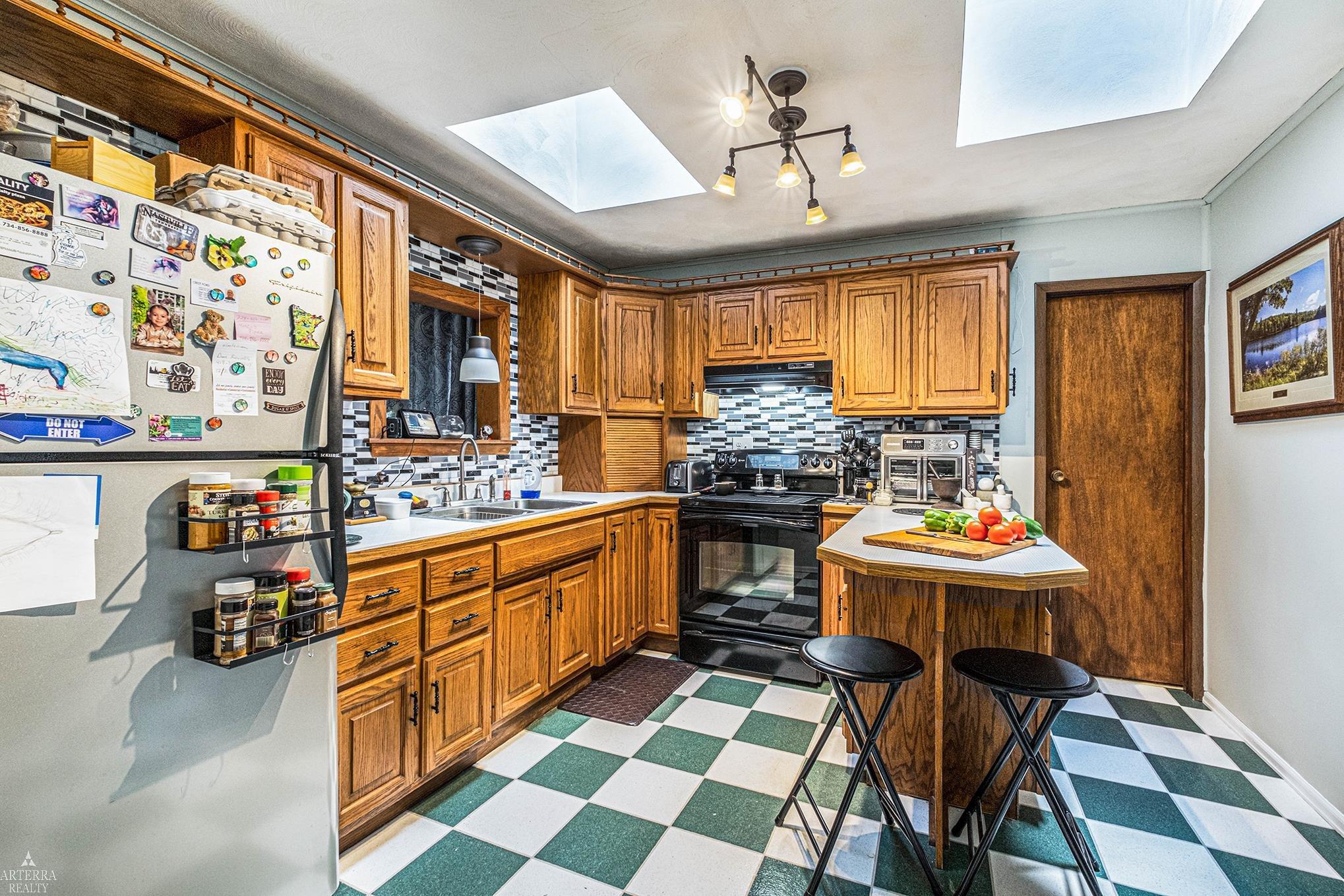4307 West Erie Road Temperance, MI 48182 - Photo 11 of 24 50088657-10.JPG