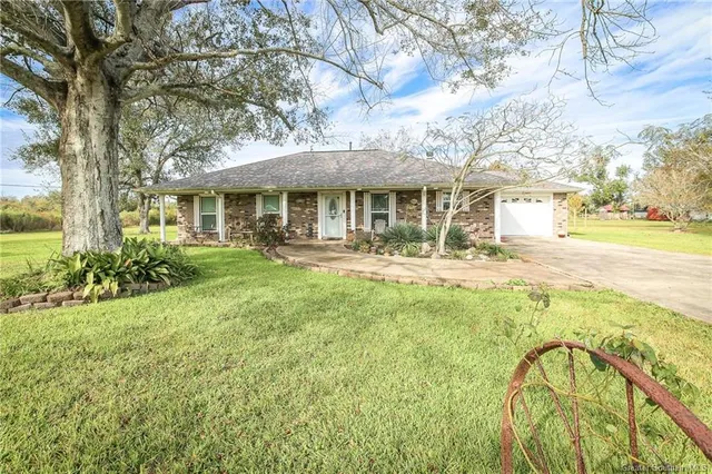 $199,900 | 910 Oak Lane, Hackberry, LA 70645
