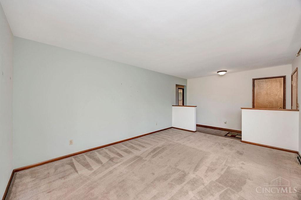 712 West Taylor School Road Hamilton, OH 45013 - Photo 7 of 47