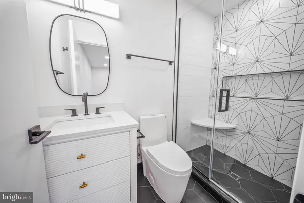 a view of a yard with a house