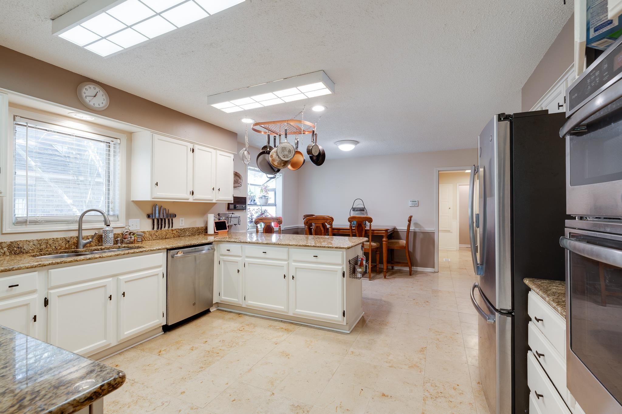 167 Ericson Road Memphis, TN 38018 - Photo 9 of 36 New stainless appliances and fresh cabinets plus marble tile floor makes this room the favorite room in the house!
