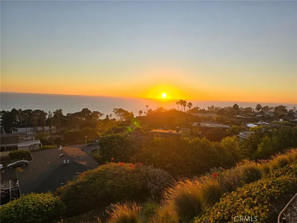 $6,900 | 21702 Ocean Vista Drive, Unit B, Laguna Beach, CA 92651