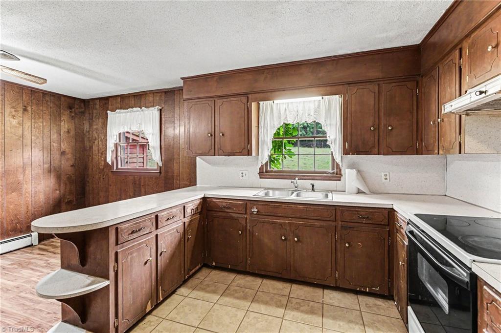 1040 Beechwood Road King, NC 27021 - Photo 7 of 27