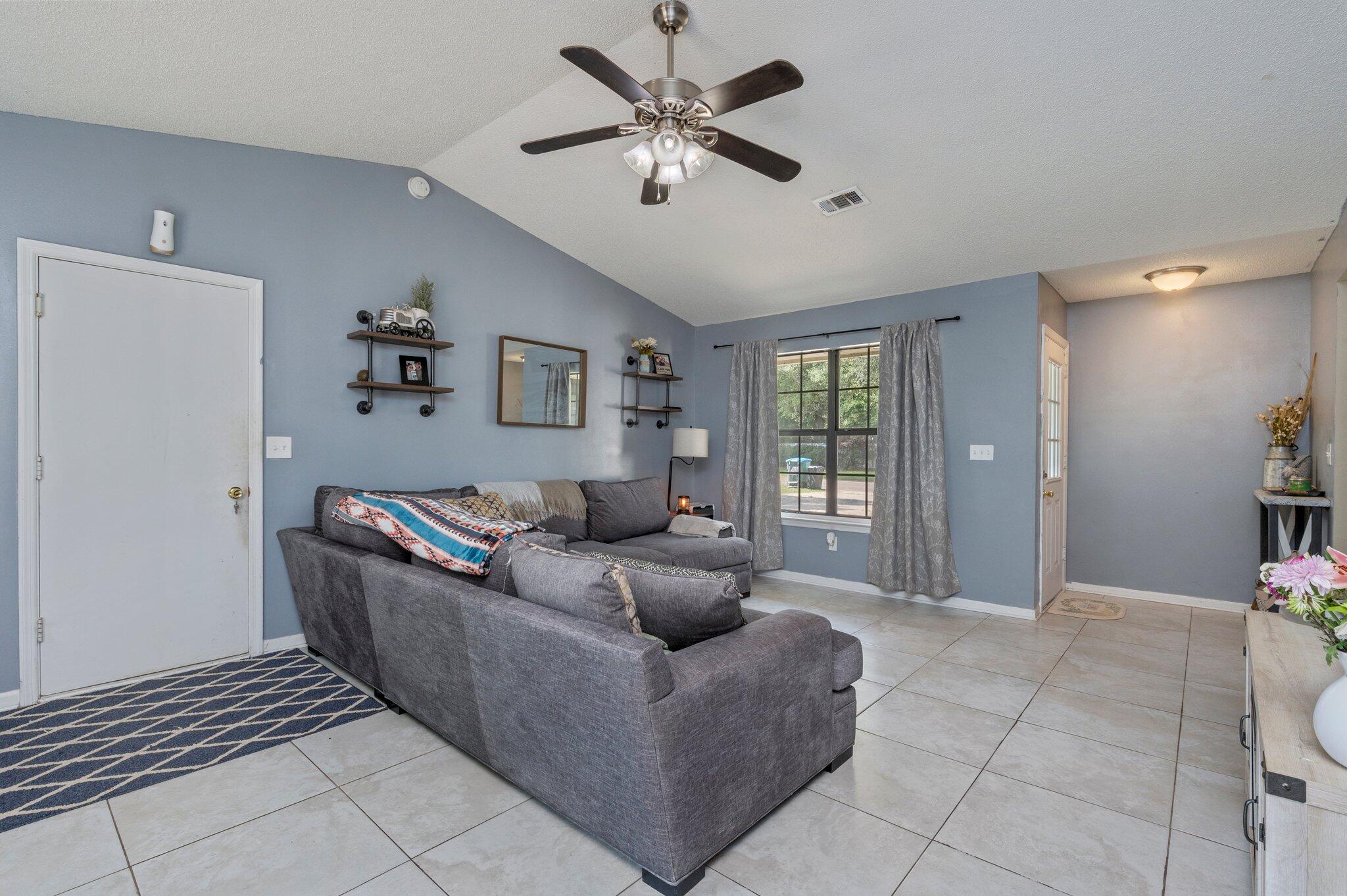 4 Holly Road Crestview, FL 32539 - Photo 4 of 29 6-web-or-mls-4 Holly Rd-006