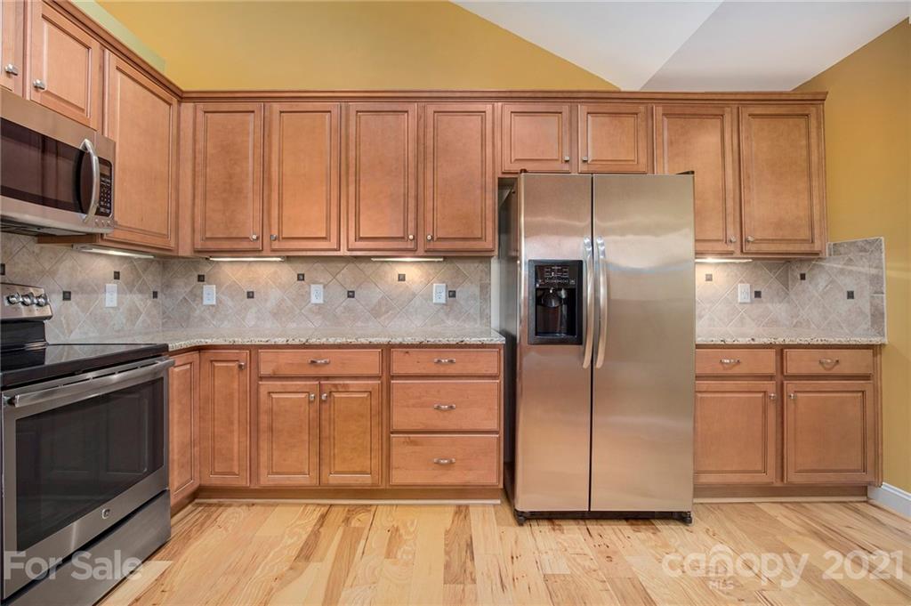 5229 Prosperity Ridge Road Charlotte, NC 28269 - Photo 4 of 40 Gallery Image 4