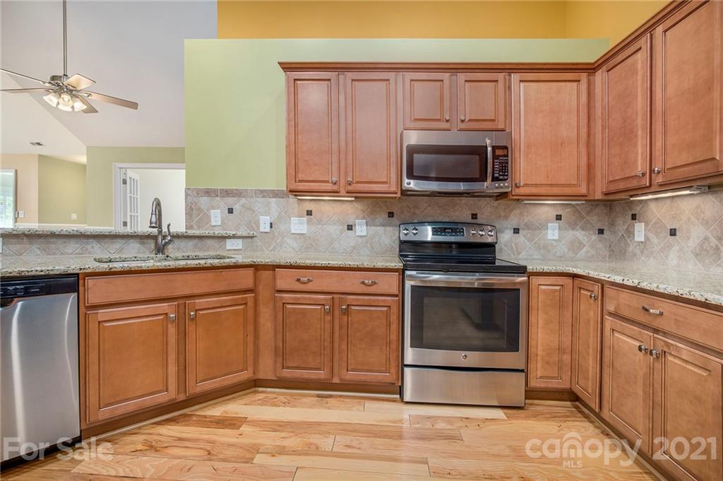 5229 Prosperity Ridge Road Charlotte, NC 28269 - Photo 8 of 40 Gallery Image 8
