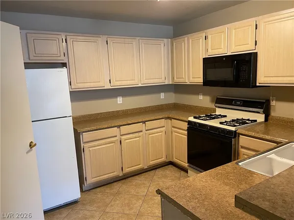 $1,645 | 5125 West Reno Avenue, Unit 2012, Las Vegas, NV 89118