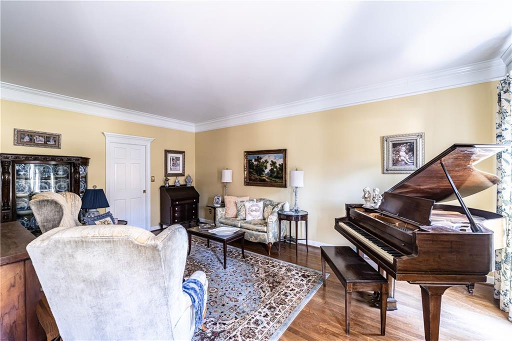 36 Saddle Mountain Road Southeast Rome, GA 30161 - Photo 5 of 42 a living room with furniture