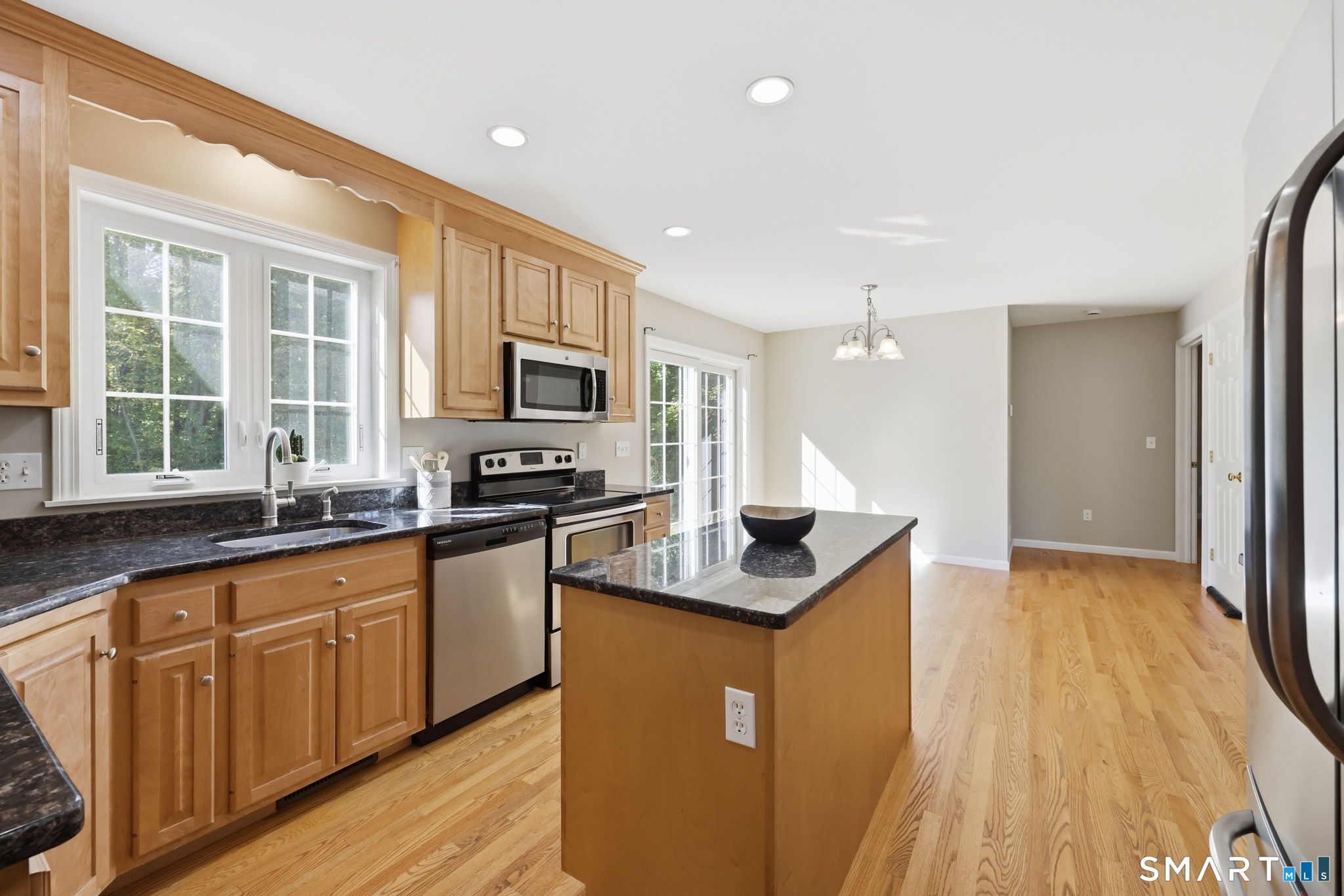 40 Valmore Road Bristol, CT 06010 - Photo 8 of 31 Gallery Image 8