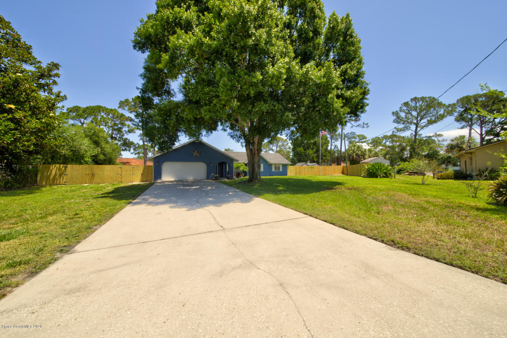 6421 Hunt Road Cocoa, FL 32927 - Photo 3 of 64 driveway