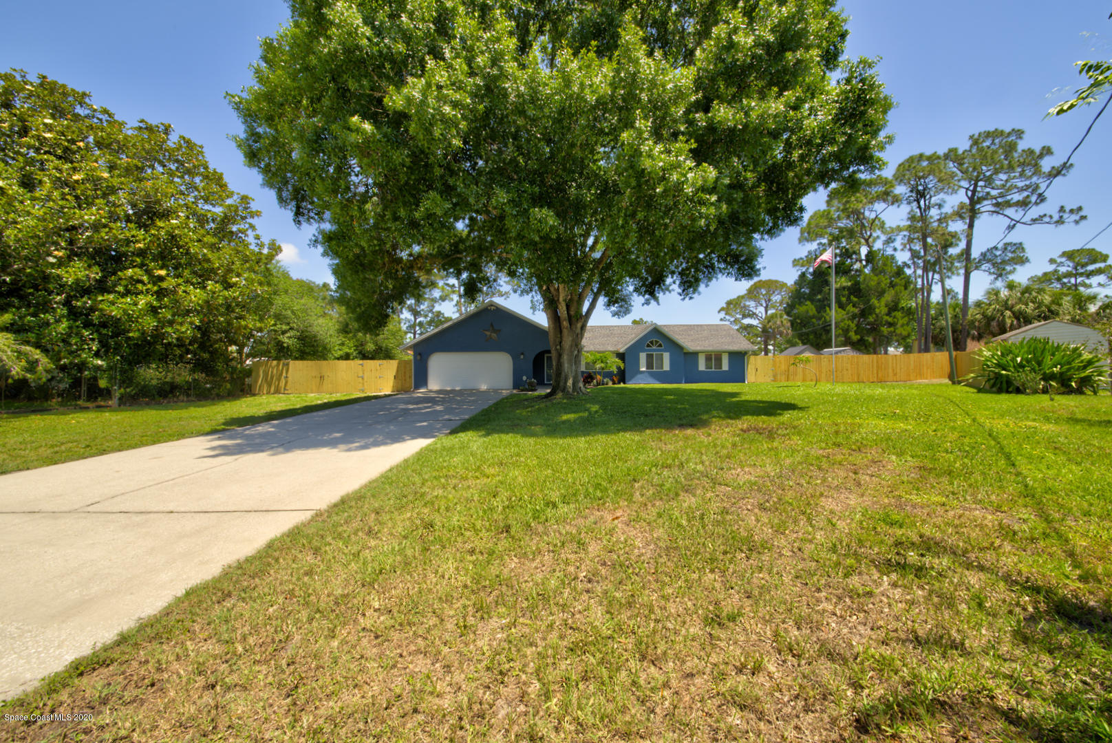6421 Hunt Road Cocoa, FL 32927 - Photo 4 of 64 front yard