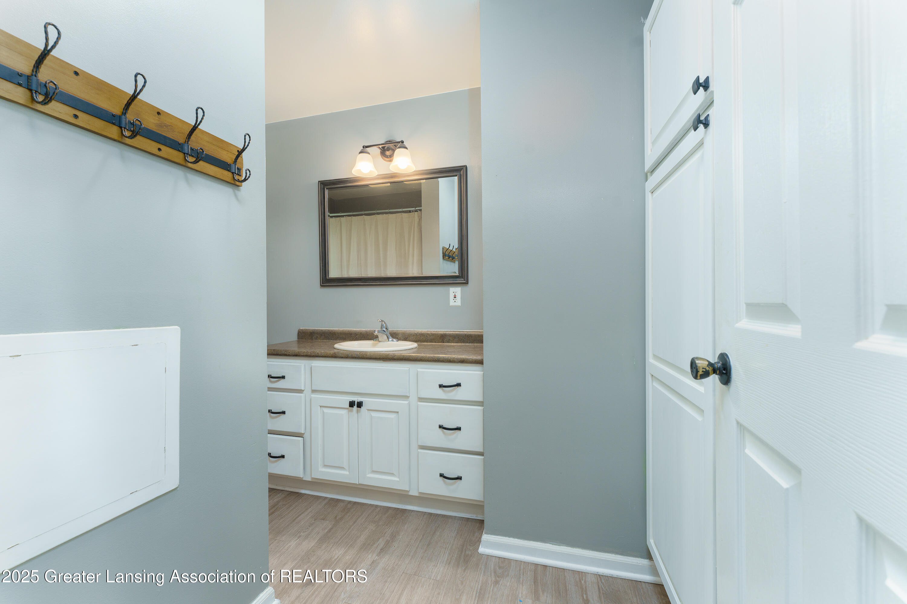 206 Okemos Road Mason, MI 48854 - Photo 9 of 19 DSC02136
