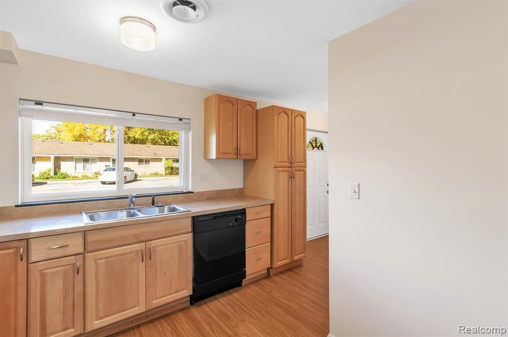 308 North Rochester Road, Unit 16 Clawson, MI 48017 - Photo 9 of 23