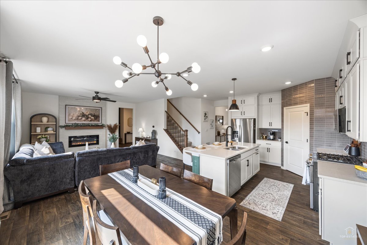 1561 Middleton Road Pingree Grove, IL 60140 - Photo 11 of 31 Gallery Image 11