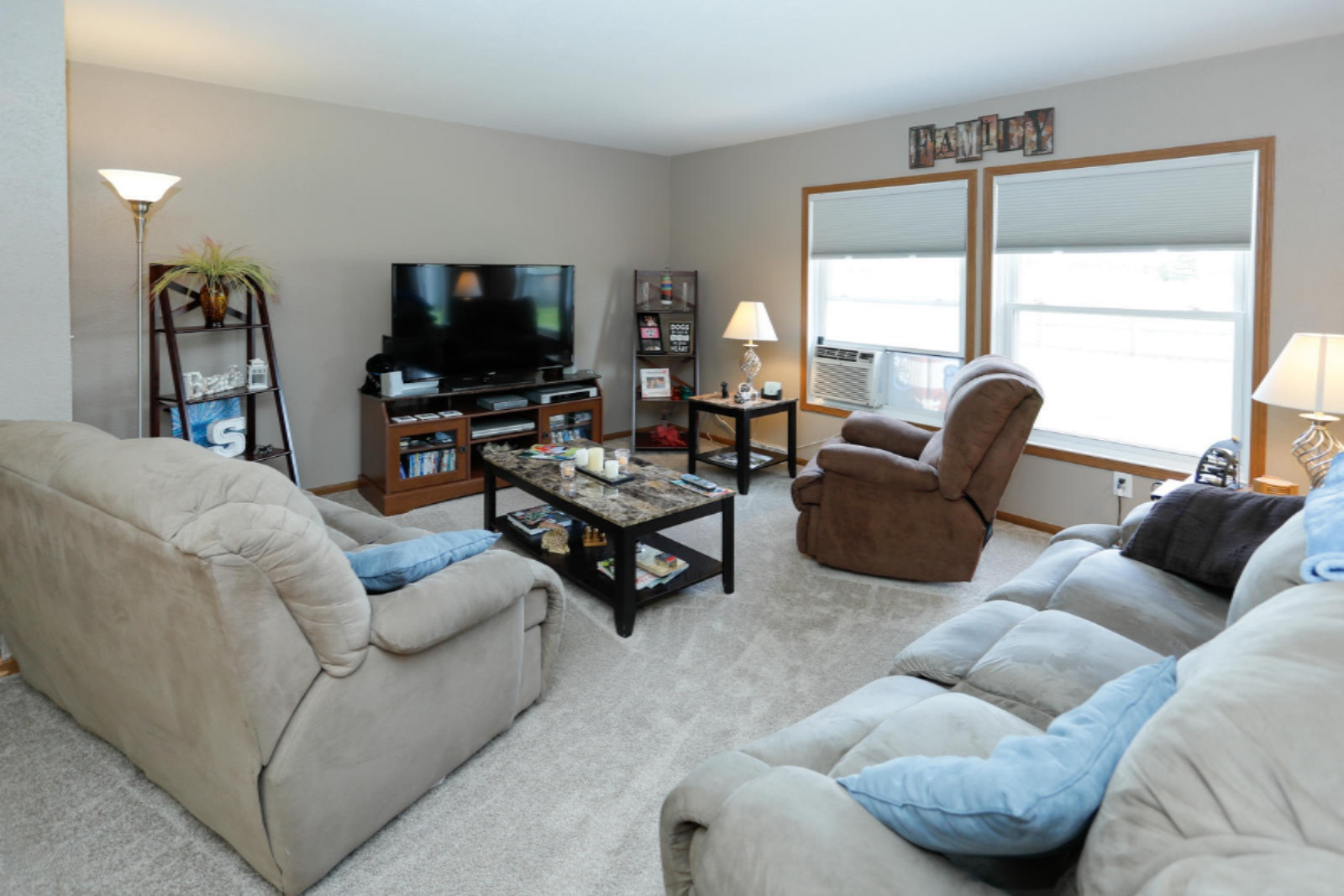 1075 Sir Knight Road Plainwell, MI 49080 - Photo 4 of 27 1075 Sir Knight Rd-104
