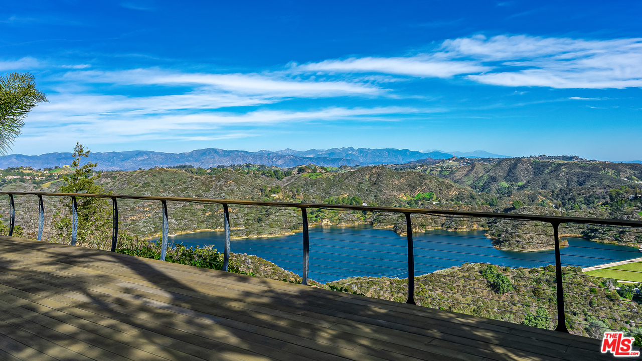 2010 Stradella Road Los Angeles, CA 90077 - Photo 8 of 12