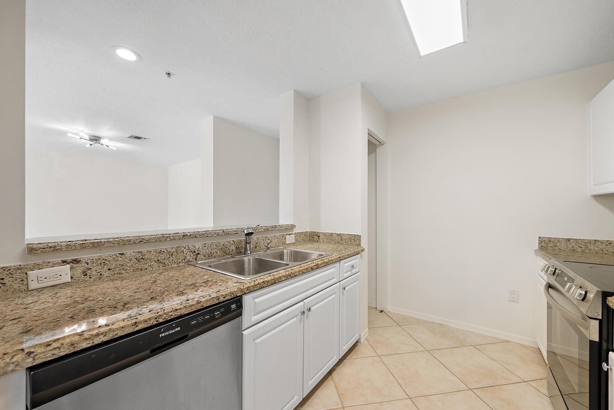 1209 Main Street, Unit 304 Jupiter, FL 33458 - Photo 4 of 15 1209 Main St apt 304-6