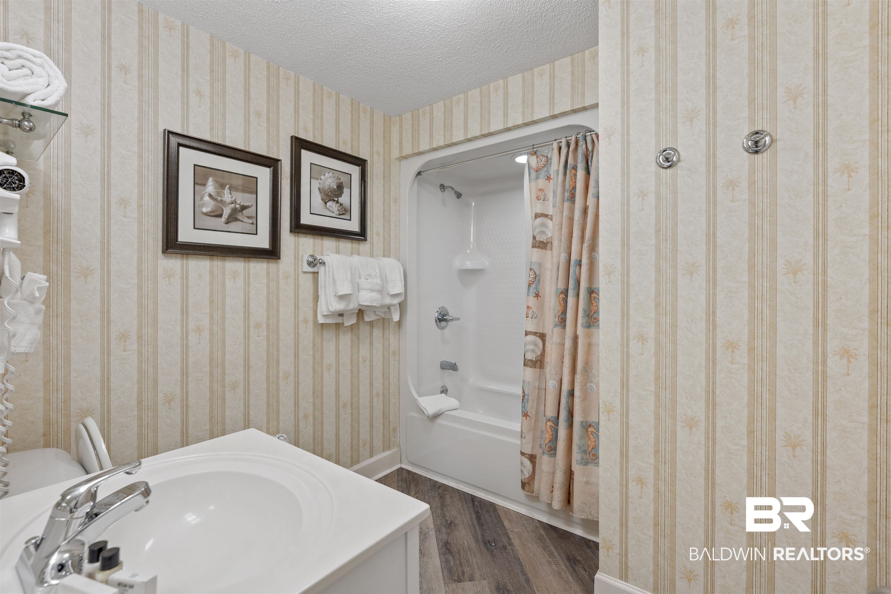 27580 Canal Road, Unit 1406 Orange Beach, AL 36561 - Photo 20 of 40 Guest Bathroom