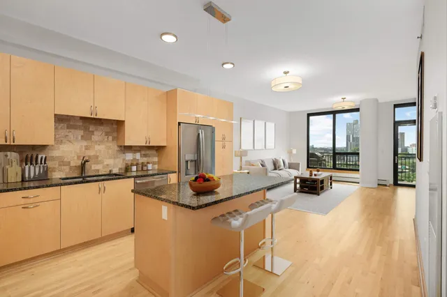 $435,000 | 1240 South 2nd Street, Unit 723, Minneapolis, MN 55415