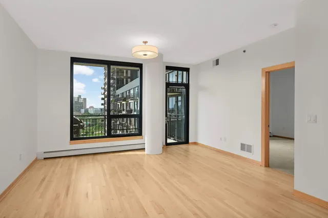 $435,000 | 1240 South 2nd Street, Unit 723, Minneapolis, MN 55415