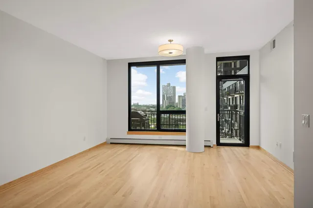 $435,000 | 1240 South 2nd Street, Unit 723, Minneapolis, MN 55415