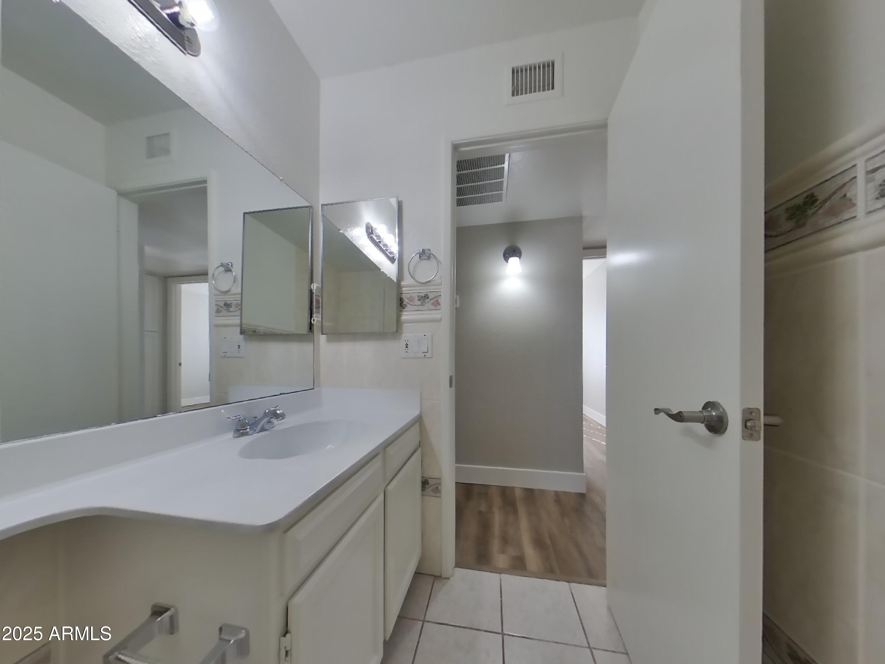 1128 West Hermosa Drive Tempe, AZ 85282 - Photo 12 of 16 11_Image_j7J14LXeFL