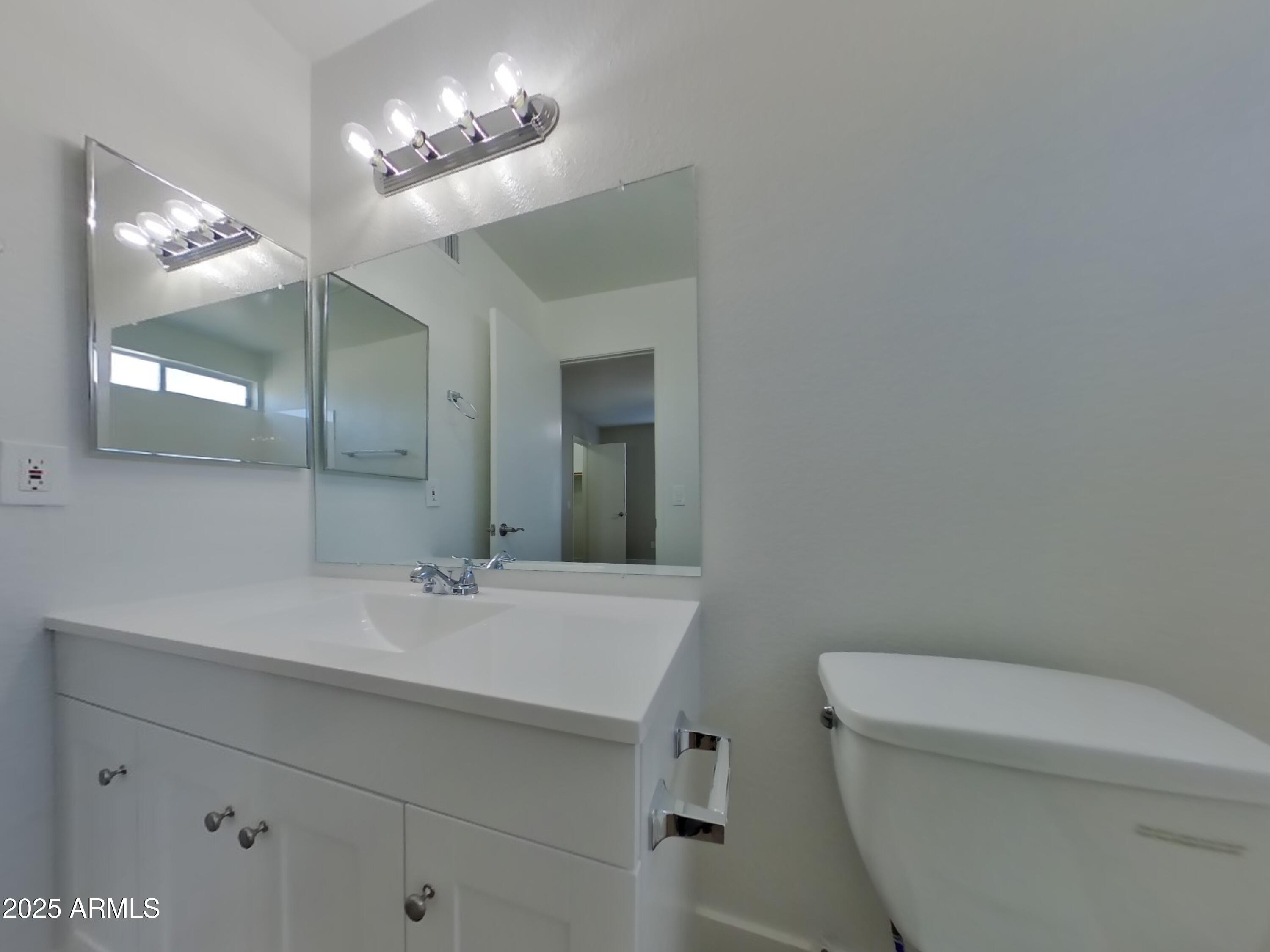 1128 West Hermosa Drive Tempe, AZ 85282 - Photo 8 of 16 7_Image_r4yyn7aMV9