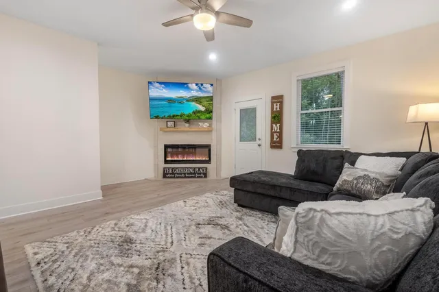 $2,500 | 1577 Metropolitan Boulevard, Unit 4, Tallahassee, FL 32308