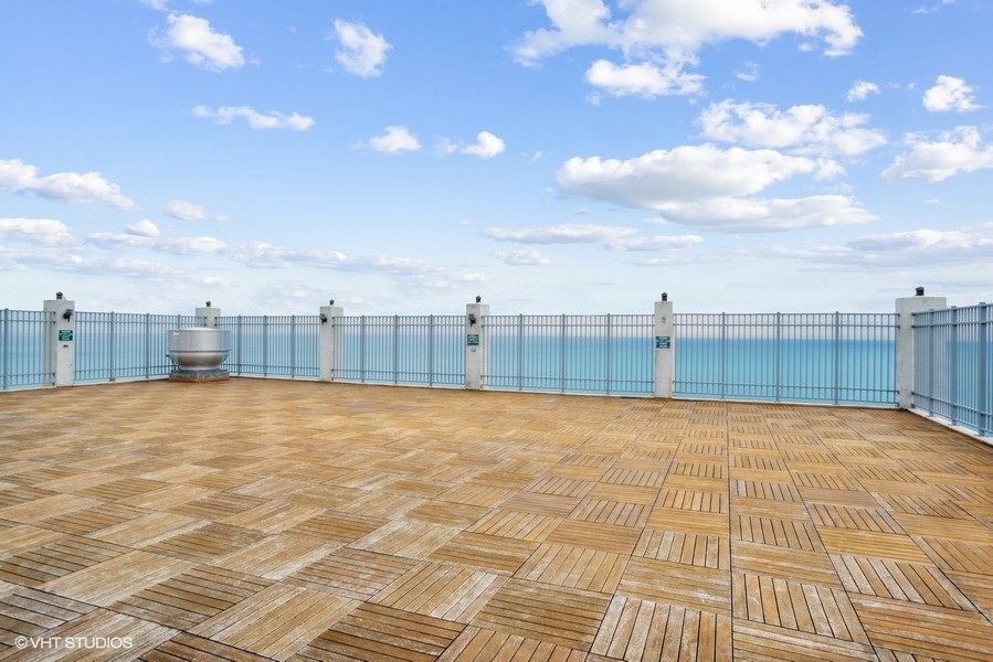6171 North Sheridan Road, Unit 1204 Chicago, IL 60660 - Photo 14 of 15 a view of a terrace