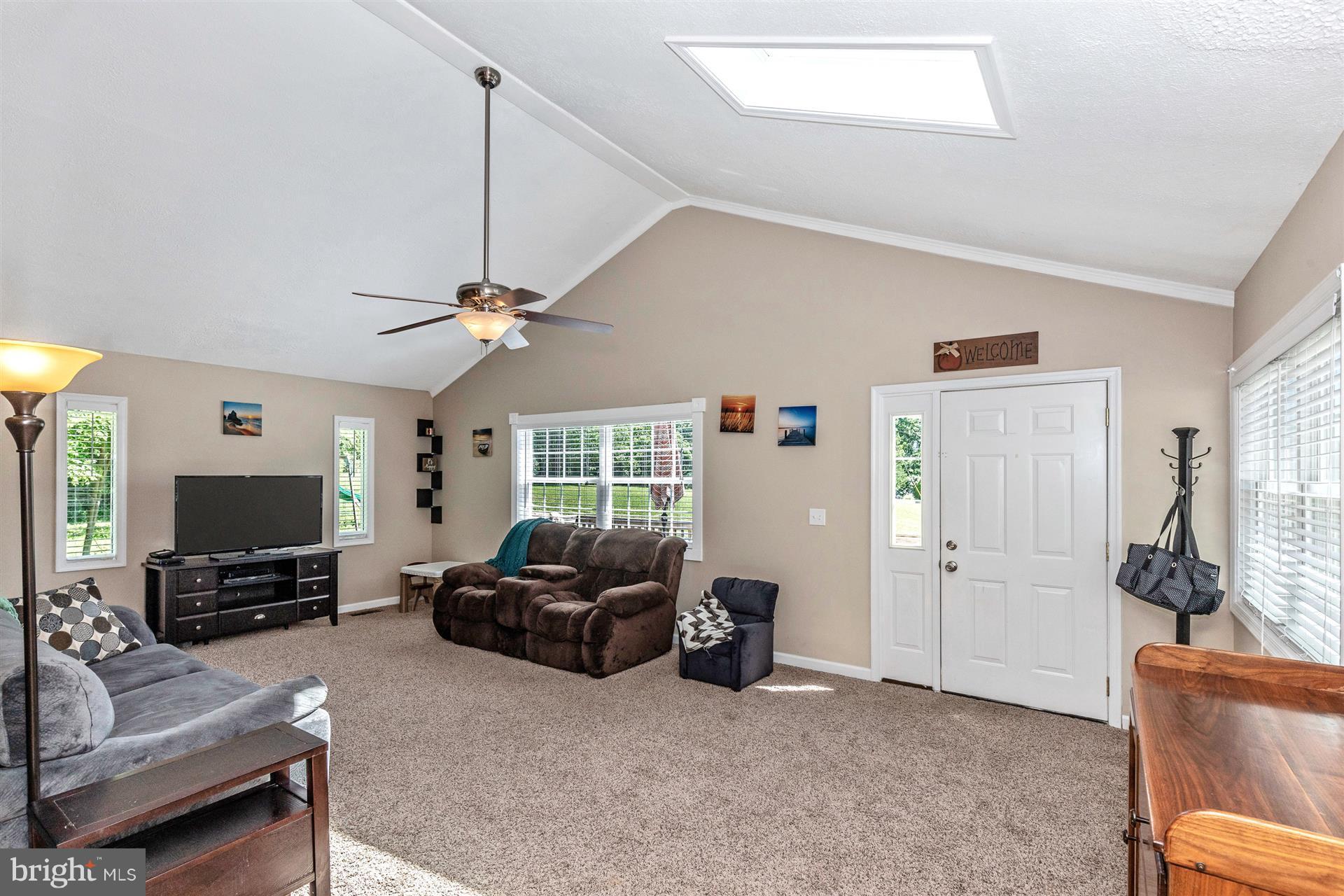 146 Clearview Road Hedgesville, WV 25427 - Photo 4 of 30 Living Room