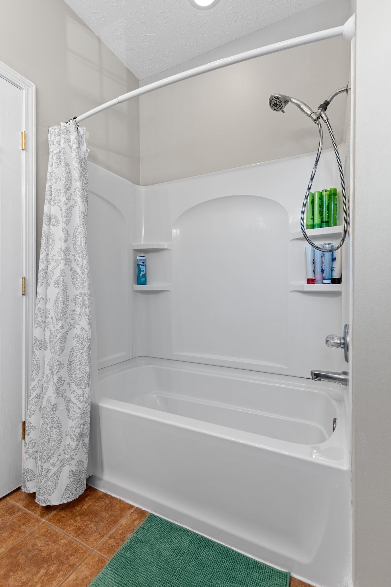 3736 Armstrong Road Springfield, TN 37172 - Photo 20 of 60 a bathroom with a shower and a bathtub