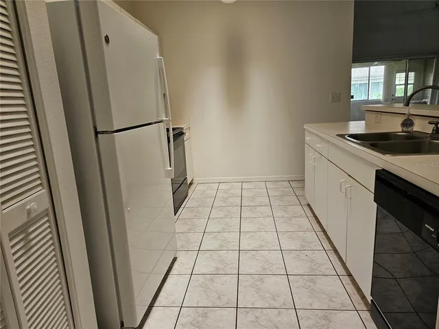 a view of livingroom with furniture