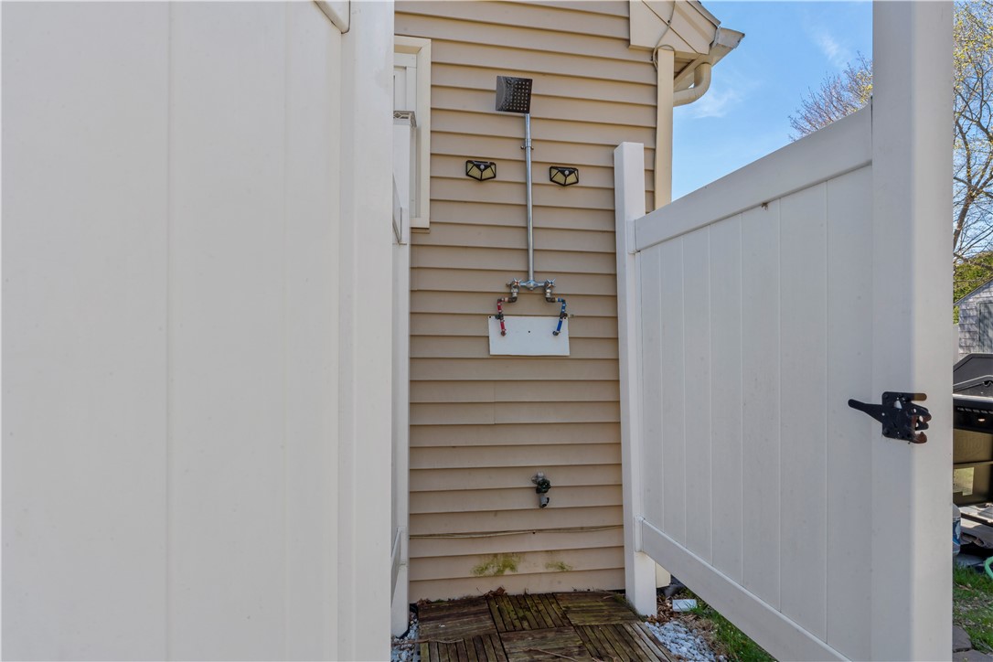 844 Boston Neck Road Narragansett, RI 02882 - Photo 13 of 40