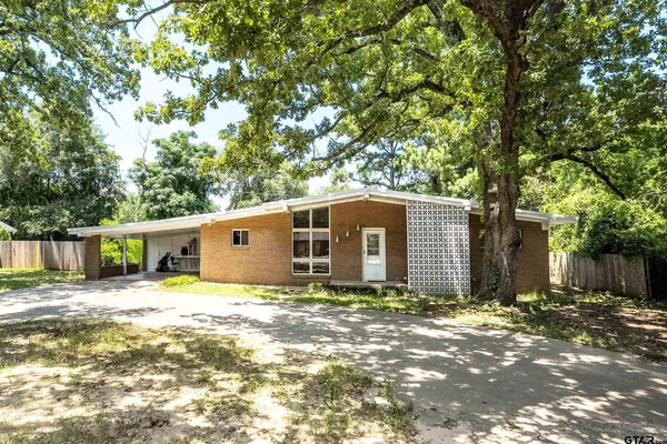 $230,000 | 104 West Cayuga Drive, Athens, TX 75751