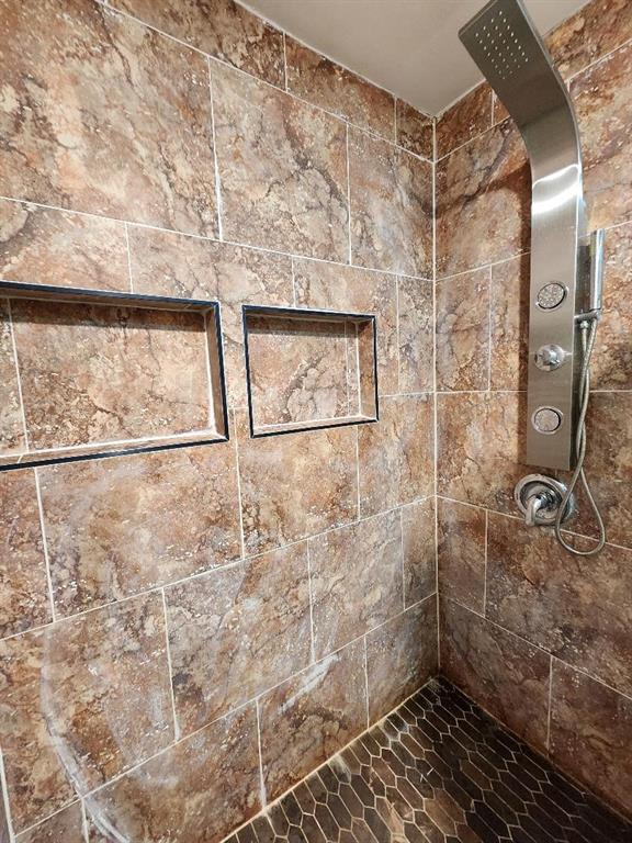 3114 Nutmeg Lane Garland, TX 75044 - Photo 13 of 18 a bathroom with a shower