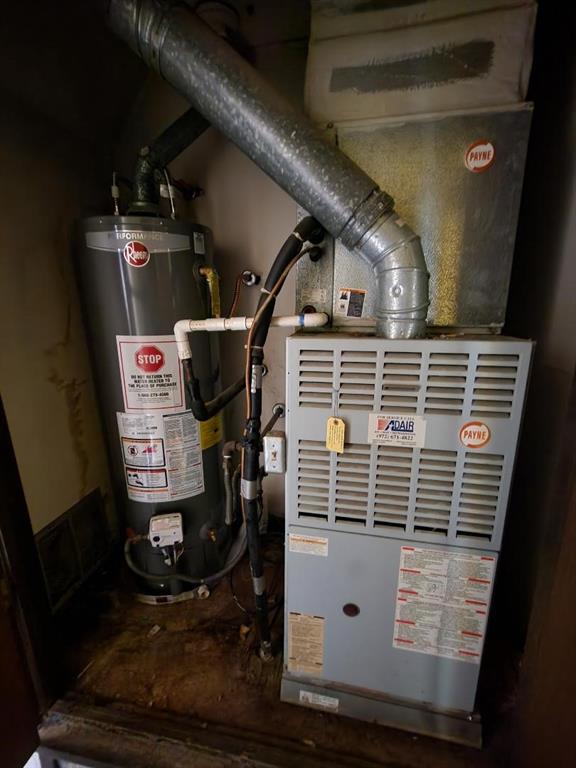 3114 Nutmeg Lane Garland, TX 75044 - Photo 16 of 18 a view of entryway