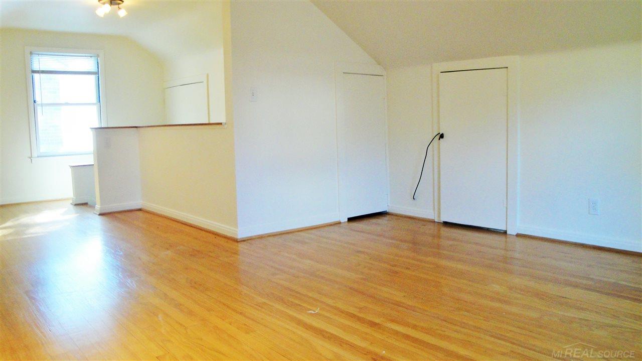 1569 Roslyn Road Grosse Pointe, MI 48236 - Photo 24 of 30 31332490-23.JPG