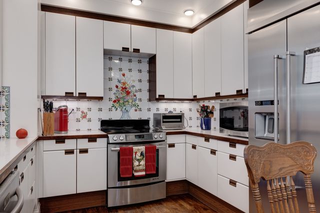 $625,000 | 542 Sheridan Road, Unit 2, Evanston, IL 60202