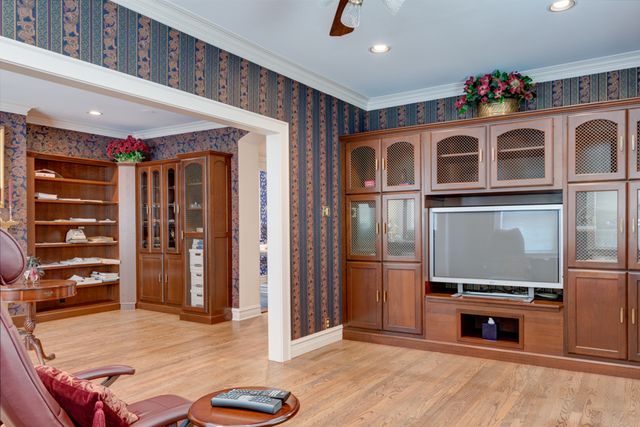 $625,000 | 542 Sheridan Road, Unit 2, Evanston, IL 60202