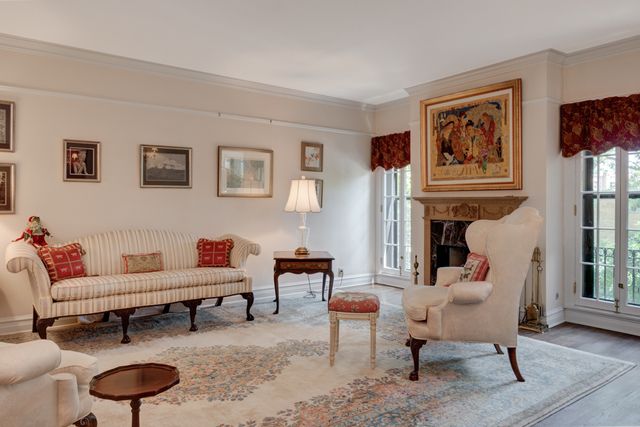 $625,000 | 542 Sheridan Road, Unit 2, Evanston, IL 60202