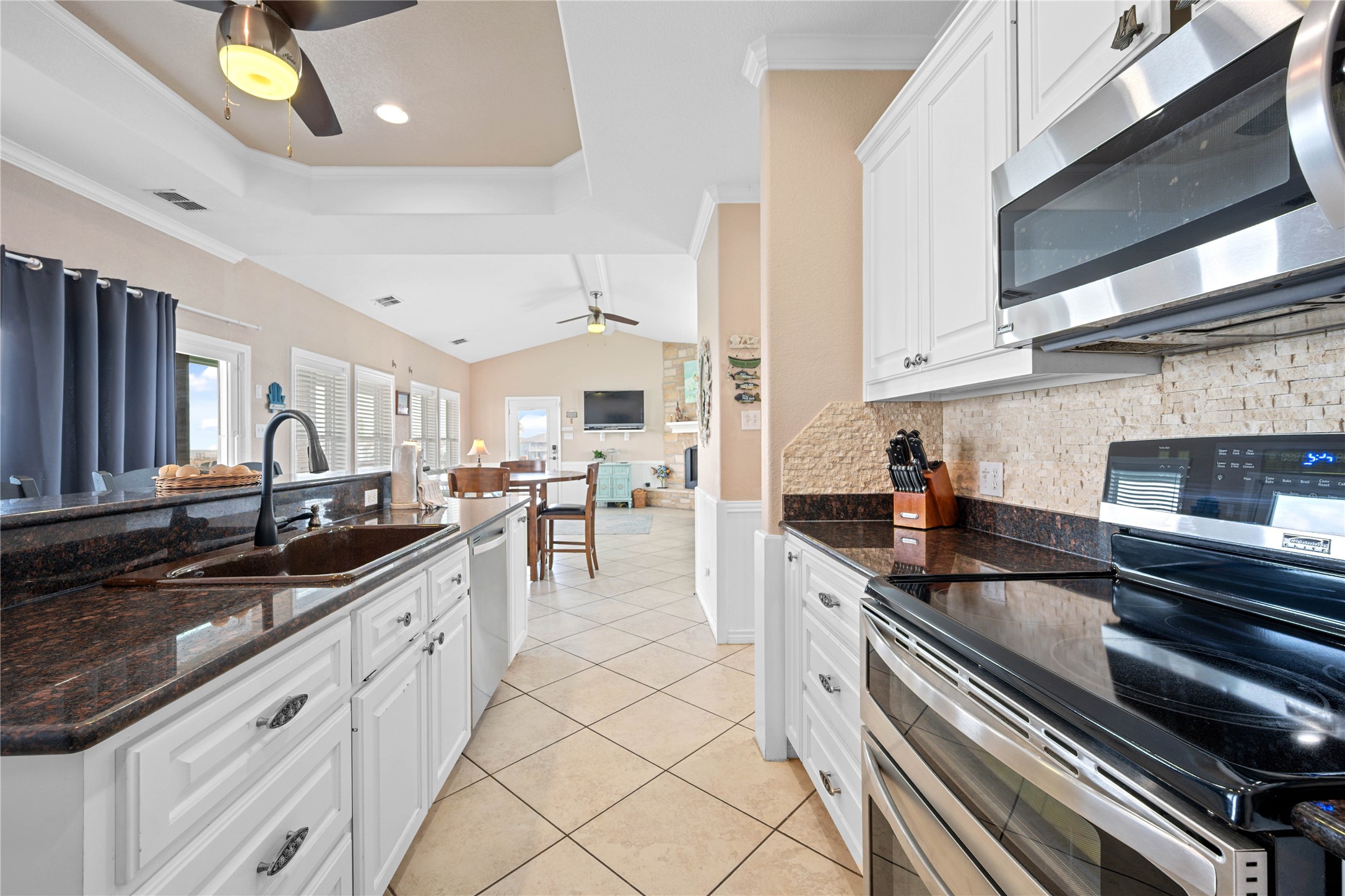 740 Copano Cove Road Rockport, TX 78382 - Photo 19 of 41