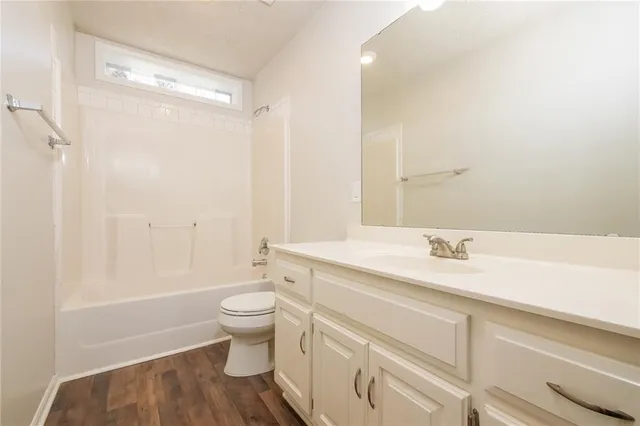 $2,645 | 113 North Oxford Drive, Raymore, MO 64083