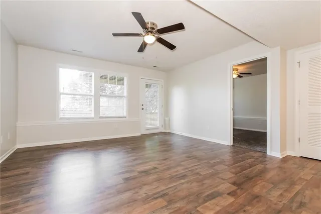 $2,645 | 113 North Oxford Drive, Raymore, MO 64083