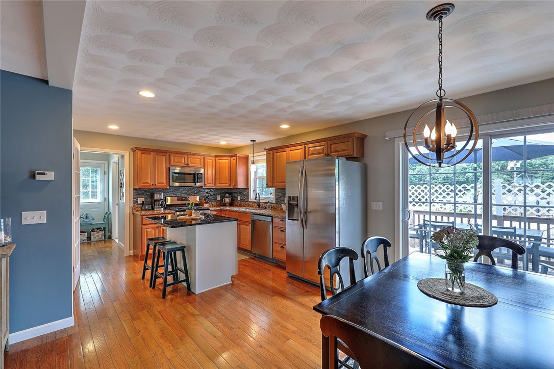 232 Iroquois Road Cumberland, RI 02864 - Photo 12 of 44