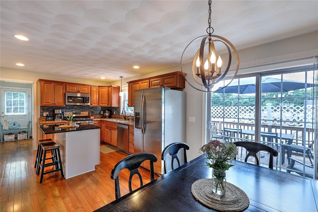 232 Iroquois Road Cumberland, RI 02864 - Photo 13 of 44