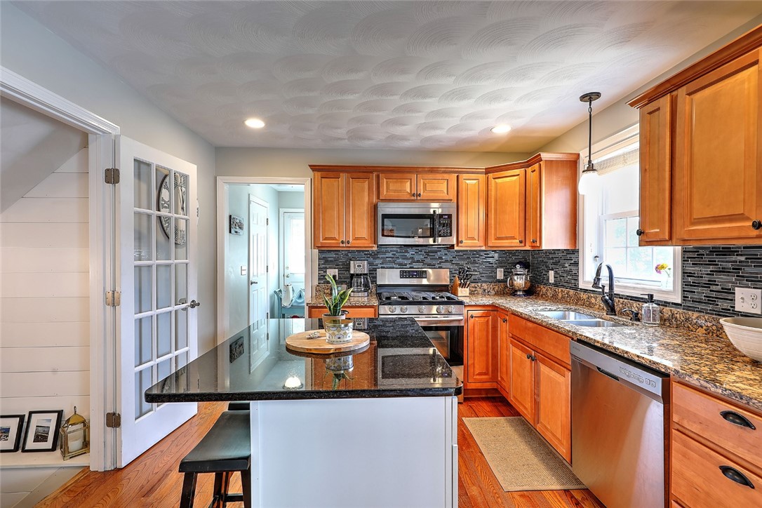 232 Iroquois Road Cumberland, RI 02864 - Photo 15 of 44